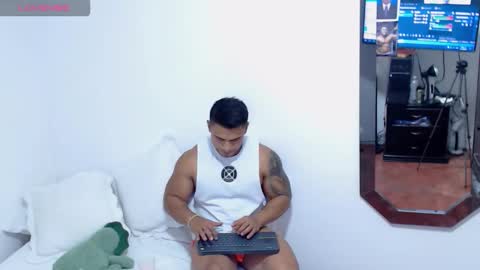 Snapshot of leo_muscleboy chatting on November 1, 2025, 12:56 am Leo online show from November 1, 2025, 12:56 am