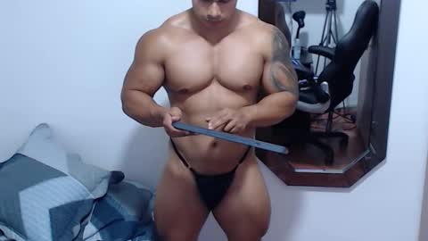 Snapshot of leo_muscleboy chatting on February 19, 2026, 1:01 am Leo online show from February 19, 2026, 1:01 am