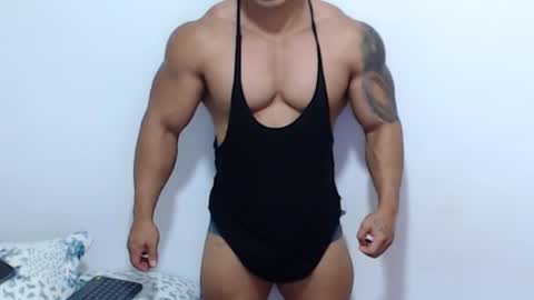 Snapshot of leo_muscleboy chatting on May 7, 2026, 10:37 pm Leo online show from May 7, 2026, 10:37 pm