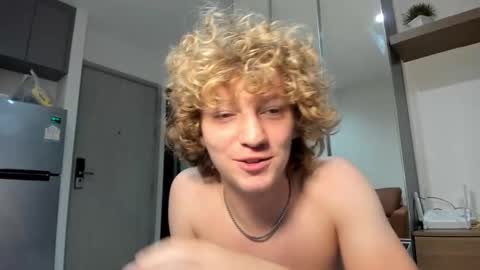 leo_wildd online show from October 3, 2025, 3:36 am