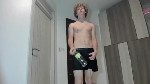 leo_wildd online show from October 27, 2025, 5:17 pm