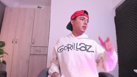 Snapshot of leohard_ chatting on January 7, 2026, 12:29 pm leohard_ online show from January 7, 2026, 12:29 pm