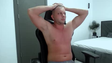 Snapshot of leoknightx chatting on September 28, 2025, 5:18 pm Leo online show from September 28, 2025, 5:18 pm