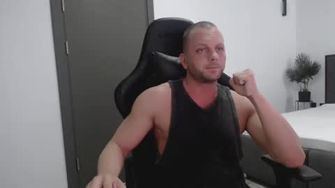 Snapshot of leoknightx chatting on October 1, 2025, 5:41 pm Leo online show from October 1, 2025, 5:41 pm