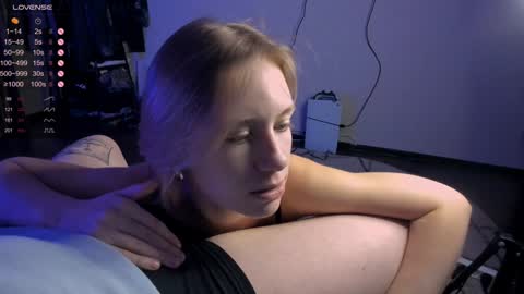 Leon and Lily online show from December 8, 2024, 4:07 pm