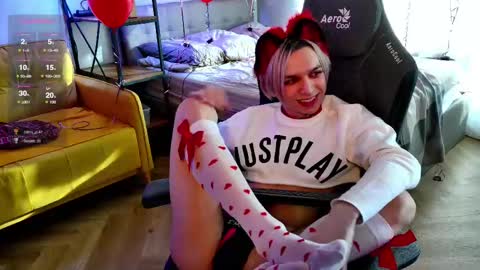 Leon online show from February 12, 2025, 11:18 am