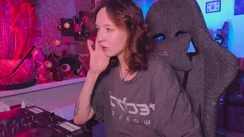 leona online show from February 21, 2026, 3:57 pm