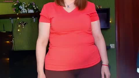 Snapshot of leona_tracie chatting on February 13, 2026, 5:25 am Leona tracie online show from February 13, 2026, 5:25 am