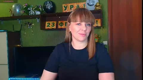 Snapshot of leona_tracie chatting on February 22, 2026, 10:30 pm Leona tracie online show from February 22, 2026, 10:30 pm
