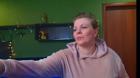 Leona tracie online show from April 29, 2026, 7:42 pm