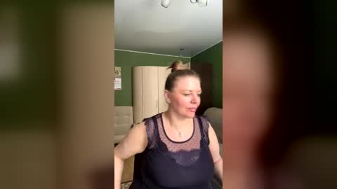 Leona tracie online show from June 17, 2026, 6:49 am