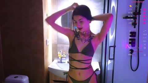 Donna online show from November 21, 2025, 2:49 pm