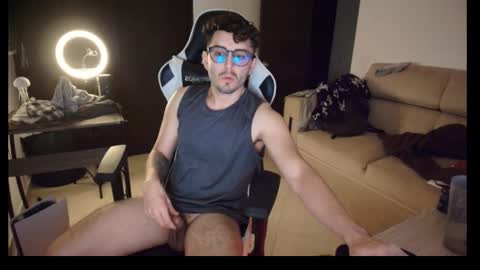 Snapshot of leonandresough chatting on October 24, 2025, 4:20 am leonandresough online show from October 24, 2025, 4:20 am