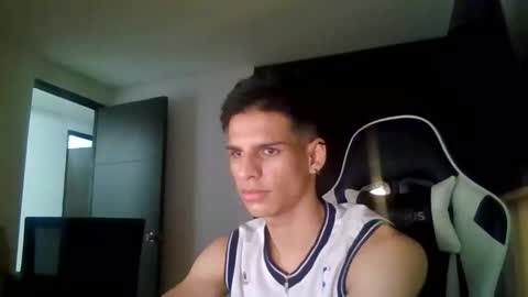 Snapshot of leonandresough chatting on October 25, 2025, 11:10 pm leonandresough online show from October 25, 2025, 11:10 pm