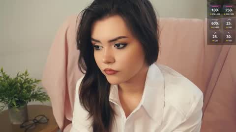 Mia online show from October 15, 2025, 7:41 am