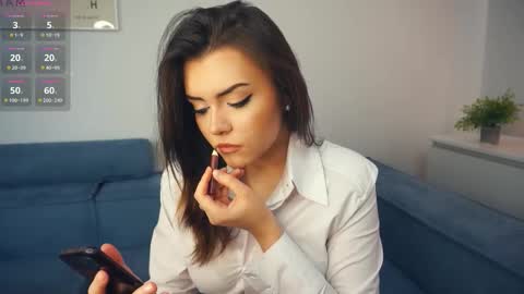 Mia online show from October 27, 2025, 9:02 am