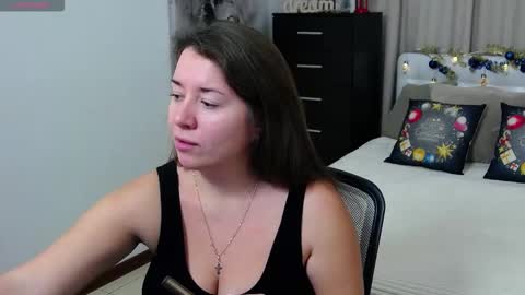 Snapshot of leone_noire chatting on December 18, 2025, 7:47 am Leone Noir online show from December 18, 2025, 7:47 am