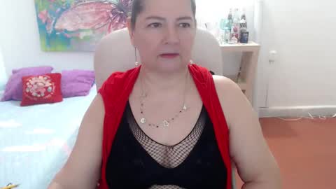 leonela   online show from March 4, 2026, 11:55 pm