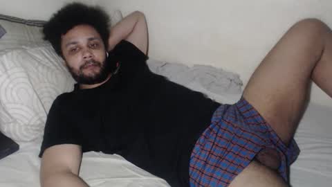 Snapshot of leonevans33 chatting on February 2, 2026, 10:41 pm LSE online show from February 2, 2026, 10:41 pm