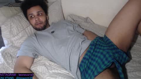 Snapshot of leonevans33 chatting on February 5, 2026, 1:38 pm LSE online show from February 5, 2026, 1:38 pm