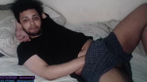 Snapshot of leonevans33 chatting on February 7, 2026, 11:25 am LSE online show from February 7, 2026, 11:25 am