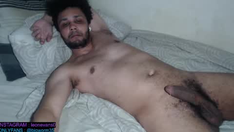 Snapshot of leonevans33 chatting on February 9, 2026, 10:25 pm LSE online show from February 9, 2026, 10:25 pm