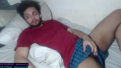 Snapshot of leonevans33 chatting on February 12, 2026, 11:11 pm LSE online show from February 12, 2026, 11:11 pm