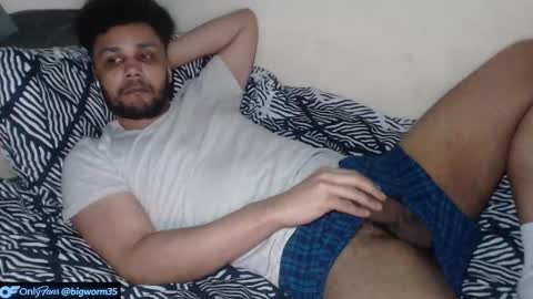 Snapshot of leonevans33 chatting on February 19, 2026, 12:06 am LSE online show from February 19, 2026, 12:06 am