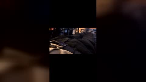 Leon online show from April 8, 2026, 7:03 pm