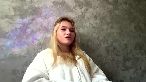 Mia online show from July 6, 2026, 7:27 am