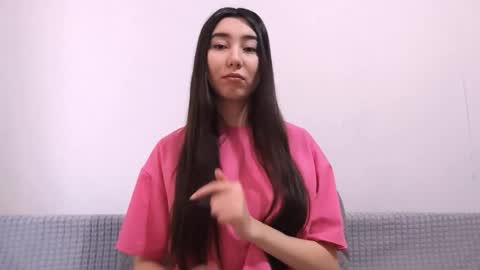 Snapshot of leonieschmith chatting on November 17, 2025, 10:21 am Alice online show from November 17, 2025, 10:21 am