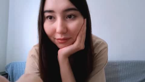 Snapshot of leonieschmith chatting on November 18, 2025, 10:09 am Alice online show from November 18, 2025, 10:09 am