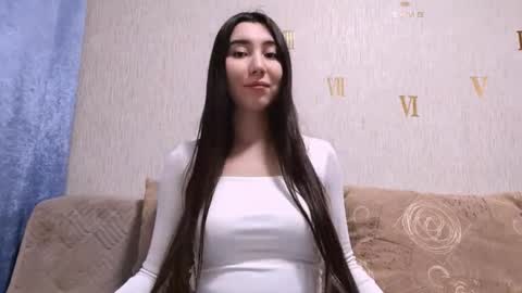 Snapshot of leonieschmith chatting on November 19, 2025, 5:13 pm Alice online show from November 19, 2025, 5:13 pm