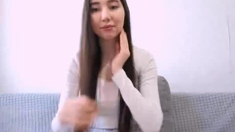 Snapshot of leonieschmith chatting on November 20, 2025, 10:04 am Alice online show from November 20, 2025, 10:04 am