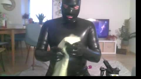 Snapshot of leontorax chatting on February 28, 2026, 5:03 pm T0rax online show from February 28, 2026, 5:03 pm