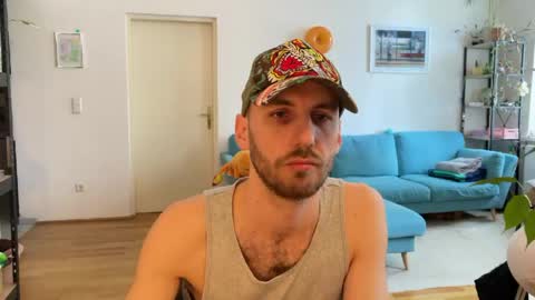 Leon online show from April 27, 2026, 7:28 am