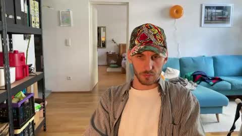 Leon online show from April 28, 2026, 1:27 pm