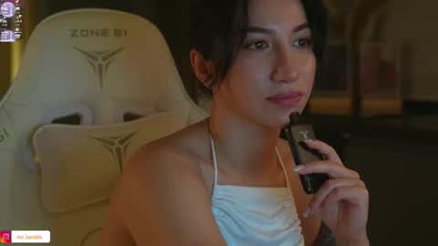 Leora online show from November 17, 2025, 5:19 pm