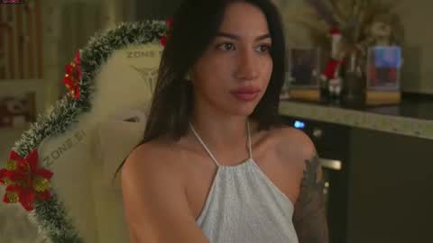 Leora online show from December 19, 2025, 5:09 pm