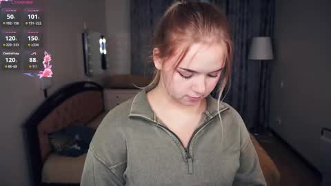 Hello everyone Im Lora Its my first day Were going to have fun together online show from September 26, 2025, 5:11 am