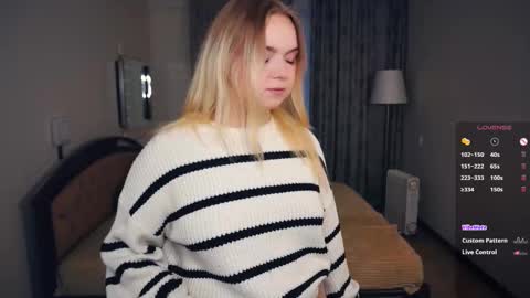 Hello everyone Im Lora Its my first day Were going to have fun together online show from October 6, 2025, 5:16 am