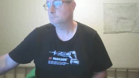 Snapshot of lerase40 chatting on November 16, 2025, 7:14 am homquisgode online show from November 16, 2025, 7:14 am