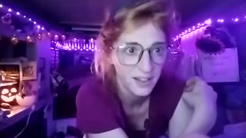 LesleyGumGrass- The Boring Trans girl online show from October 28, 2025, 2:59 am