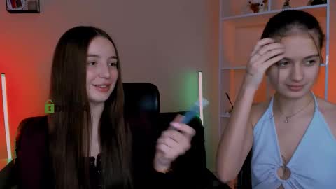 leslie_bird online show from November 27, 2025, 10:06 am