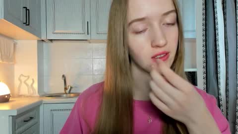 Snapshot of leslie_my_lovee chatting on November 7, 2025, 10:15 am LESLIE online show from November 7, 2025, 10:15 am