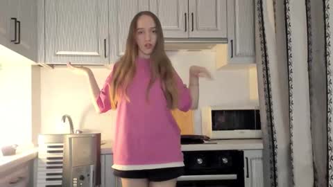 Snapshot of leslie_my_lovee chatting on December 13, 2025, 7:53 pm LESLIE online show from December 13, 2025, 7:53 pm