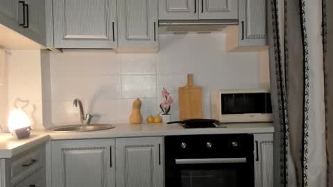 Snapshot of leslie_my_lovee chatting on December 15, 2025, 5:12 am LESLIE online show from December 15, 2025, 5:12 am