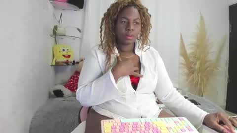 lesliee_brownn online show from November 26, 2025, 10:38 am