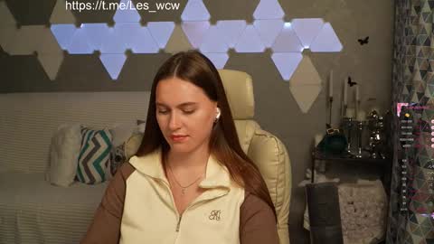 LeslieKorfs online show from November 2, 2025, 10:45 pm