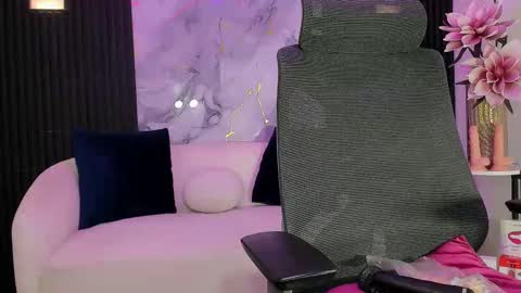 Lesly  online show from September 29, 2025, 3:22 am